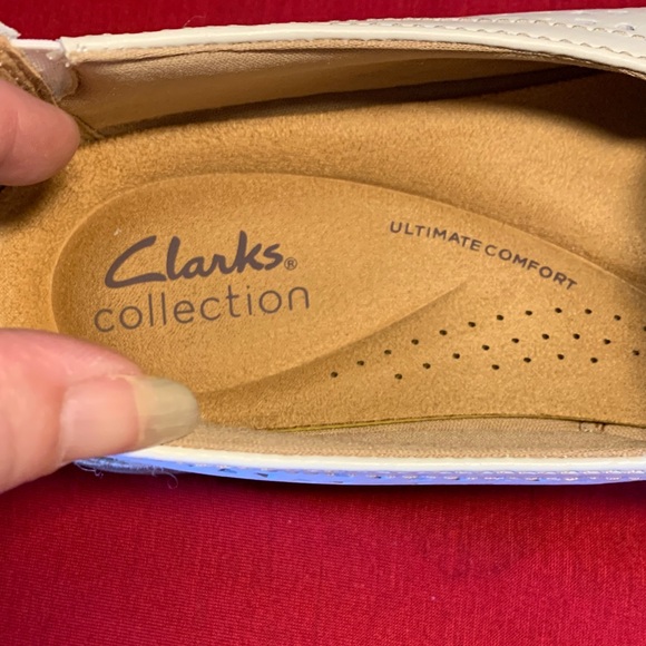Clarks Women's size 7.5 White Perforated Loafers - Picture 2 of 4